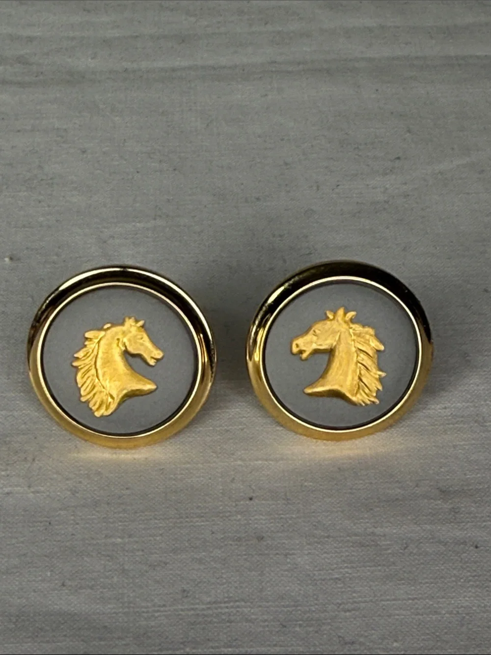 Vintage Wedgwood Horse Head Cufflinks Gold Tone Gray Equestrian 1